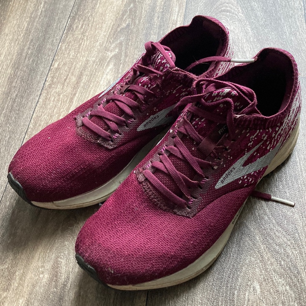 Brooks Ricochet DNA Running Shoes maroon Sz 10